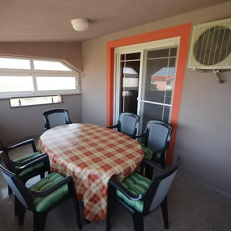 Komljen Apartment Vir