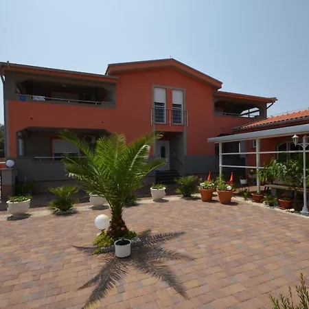 Apartament Komljen *