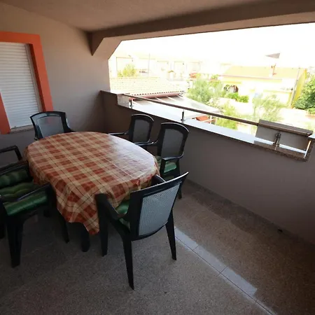 Komljen Apartament *
